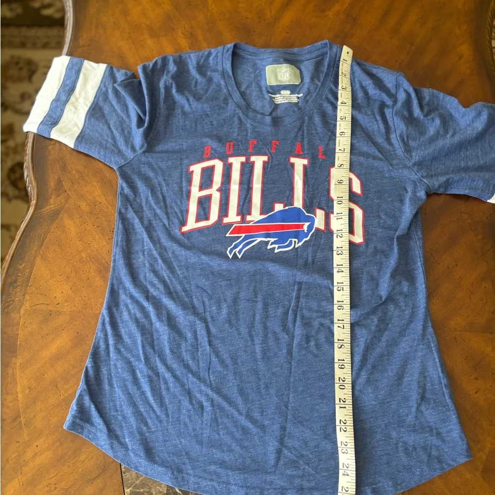 Women’s Buffalo Bills T-Shirt Size Medium - Picture 3 of 4